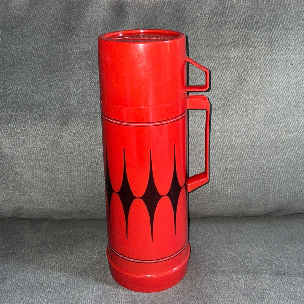 Vintage Aladdin’s Quart size Thermos.  Red & Black.